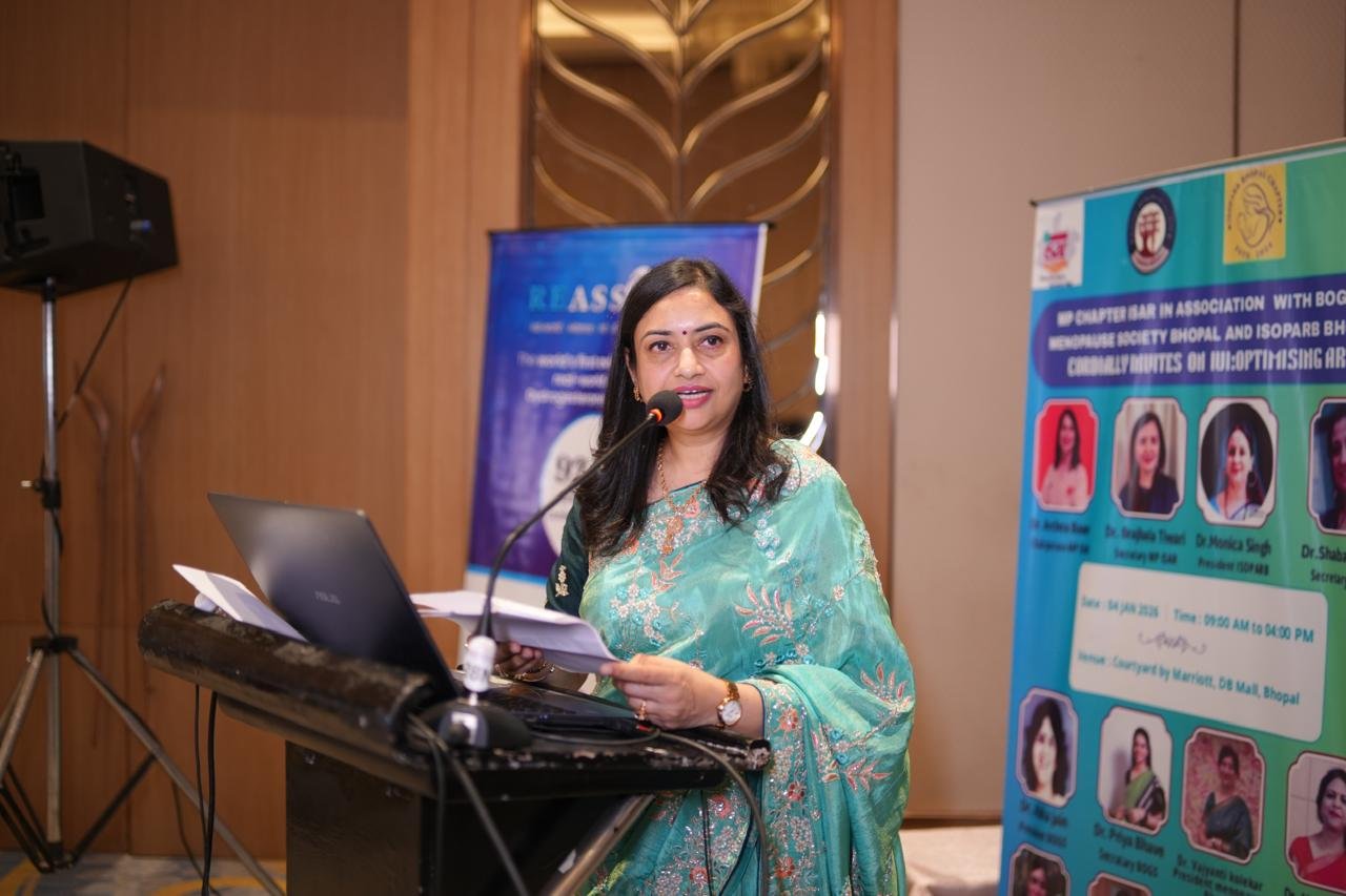 Dr Versha Jain speaking at a medical conference in Bhopal about women’s health and infertility treatment